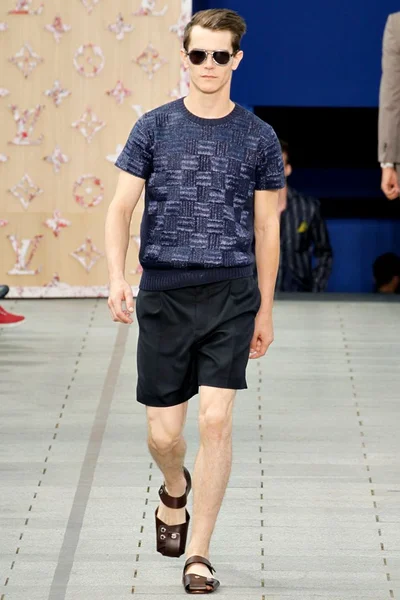 Look 32